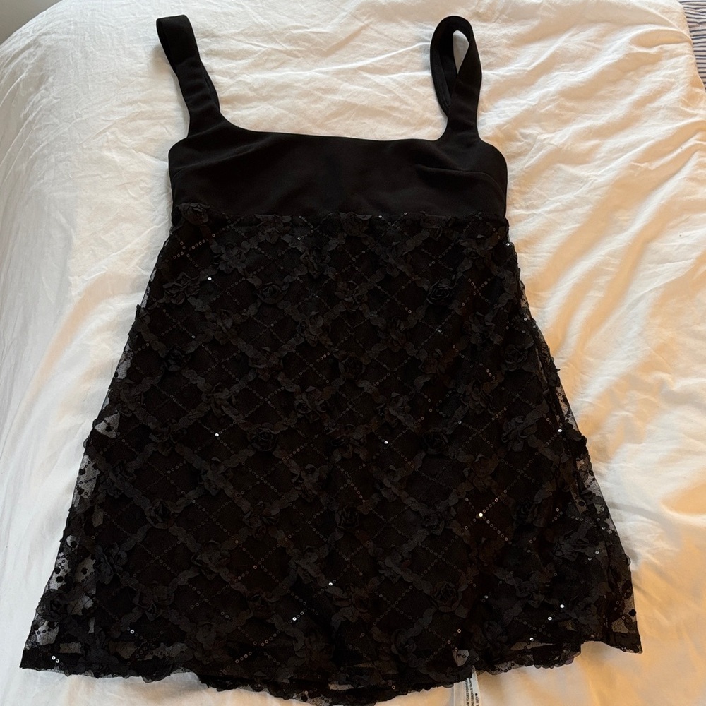 Lucy in the Sky Novelty Lace Shift Dress in Black